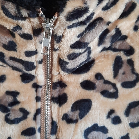 Last 1 leopard animal print two-tone pullover top - Picture 4 of 9